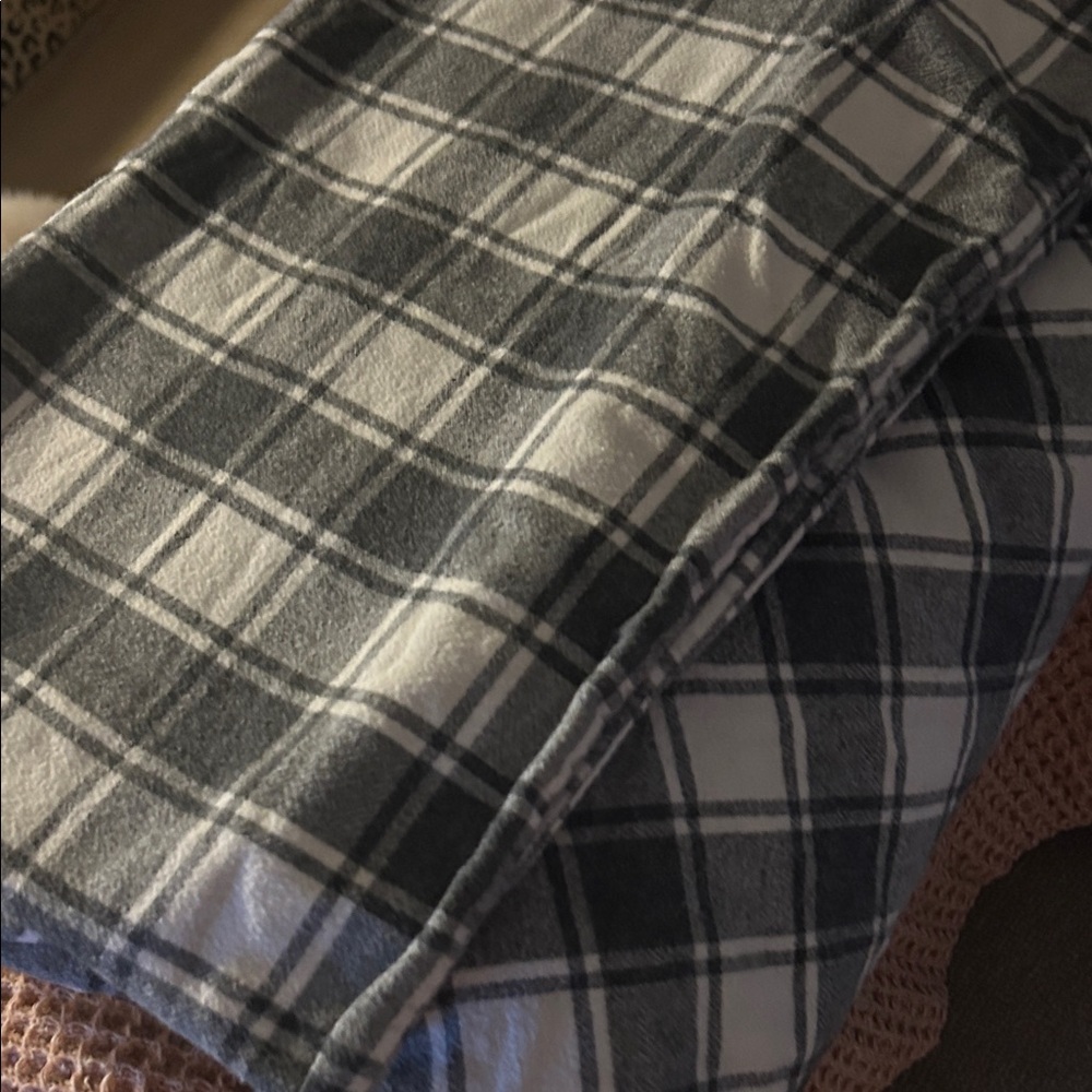 L.L Bean grey plaid flannel king fitted with cases